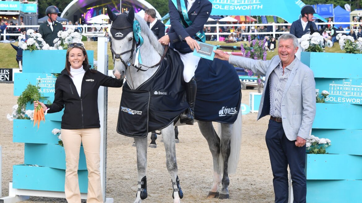 Billy Twomey receiving his award for CSI3* 1.50m Grand Prix Qualifier win.